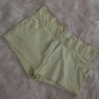СТРАХОТНИ къси дамски панталонки в неонов жълто-зелен цвят, снимка 1 - Къси панталони и бермуди - 41082161