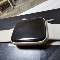 Apple Watch SE2 2022 44мм, снимка 3 - Смарт часовници - 44684218