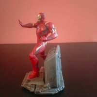 Колекционерска фигурка Schleich Marvel Iron Man Железният човек 21501 2016г , снимка 8 - Колекции - 41982598