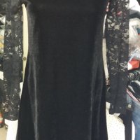 Черна кукленска рокля кадифе с дантелени ръкави, снимка 1 - Рокли - 40341708