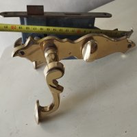 ретро месингови дръжки за врата с шилд и брава, снимка 1 - Други ценни предмети - 41743797
