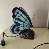 Настолна лампа тифани-пеперуда, снимка 1 - Настолни лампи - 41796947