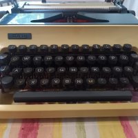 Ретро пишеща машина Ерика 42 плюс подарък шевна машина, снимка 6 - Антикварни и старинни предмети - 37586330