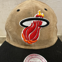 MIAMI HEAT MITCHELL&NESS NBA шапка , снимка 3 - Шапки - 44639958