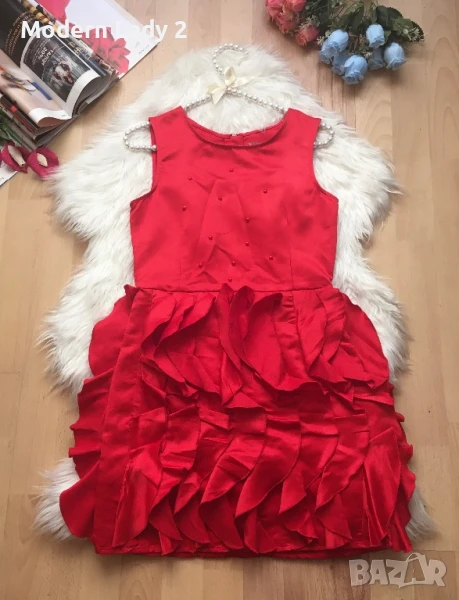 Червена сатенена рокля, снимка 1