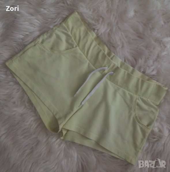 СТРАХОТНИ къси дамски панталонки в неонов жълто-зелен цвят, снимка 1