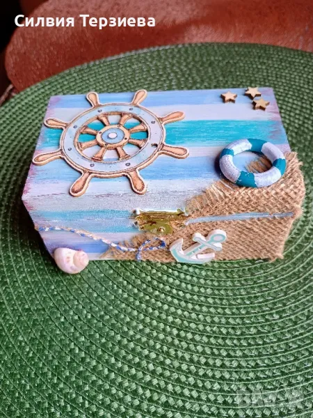 Ръчно изработена дървена кутия на морска тематика , снимка 1