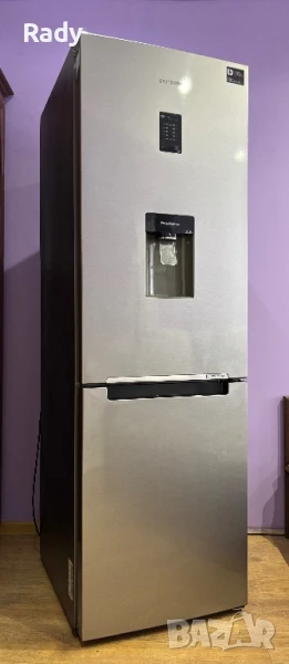 Хладилник с долен фризер Samsung, диспенсър и инверторен компресор, снимка 1