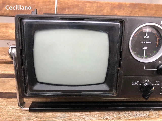 Продавам ретро телевизор с радио CROWN 5TV-524RA, произведен в Япония. , снимка 5 - Радиокасетофони, транзистори - 53384529