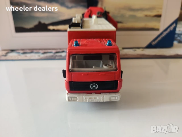 Метална количка SIKU Пожарна с кран Mercedes LKW 1:55, снимка 8 - Колекции - 50835790