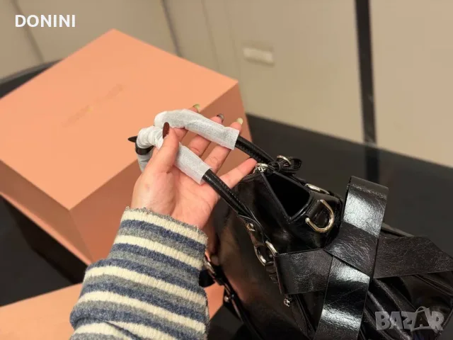 Miu Miu Belair Дамска чанта, кожа, снимка 3 - Чанти - 55930799