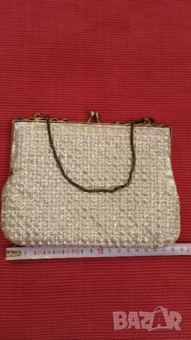 Вечерна дамска чанта с маниста. 