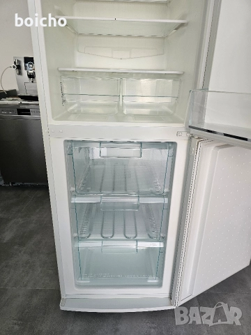 Хладилник Miele с фризер с 3 чекмеджета , снимка 5 - Хладилници - 52686617