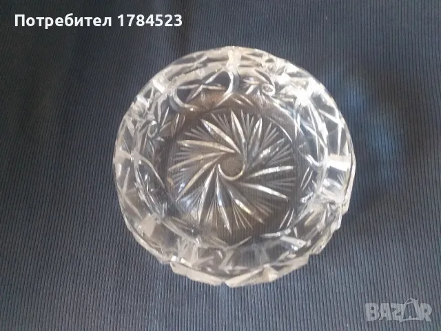 Кристален пепелник.