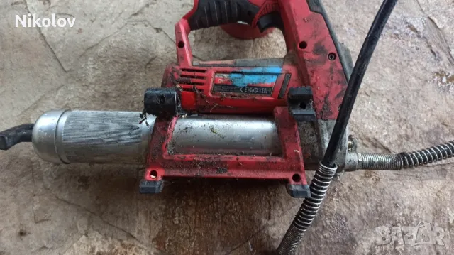 Акумулаторна гресьорка Milwaukee M12GG