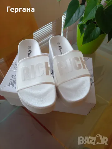 Нови дамски бели чехли