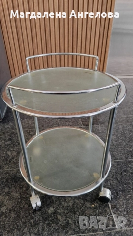 Малка, стъклена кръгла маса