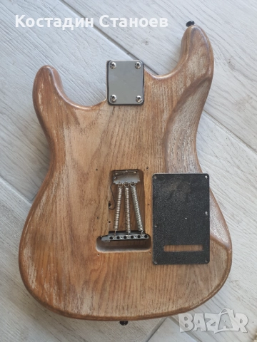 Продавам тяло и три грифа за китара, снимка 18 - Китари - 52955130