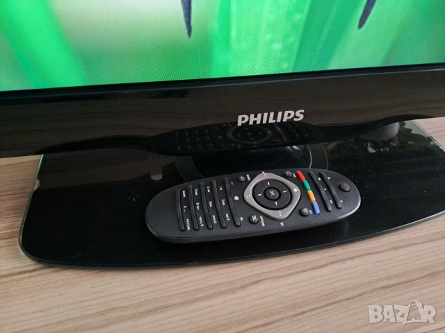 Телевизор Philips Full HD 32 inch, снимка 3 - Телевизори - 53499595