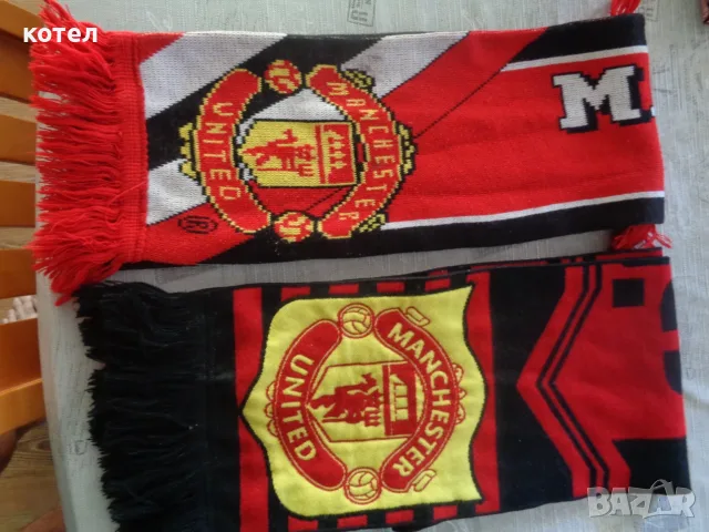 Продавам 2 Колекционерски Фенски Шалове Манчестър Юнайтед (Manchester United F.C.), снимка 2 - Фен артикули - 55998458