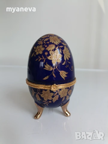 Порцеланово яйце с флорални мотиви, кутия за бижута. 