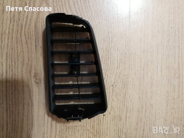 VW Passat Wagon B3 2.0 1992 решетка въздуховод парно в средата, снимка 2 - Части - 41750966