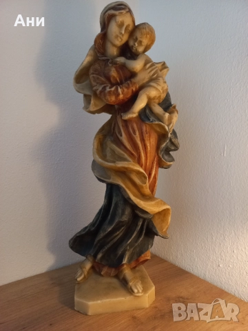 ВОСЪЧНА фигура на Мадона с младенеца