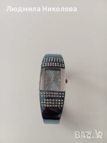 Дамски часовници гривни Avon, снимка 2 - Дамски - 50926521