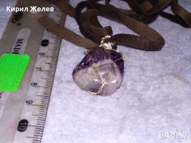 КРАСИВ ВИНТИДЖ - АРТ МЕДАЛЬОН НАТУРАЛЕН КАМЪК АМЕТИСТ с ШНУРЧЕ от ВЕЛУР 21244, снимка 7 - Колиета, медальони, синджири - 41483309