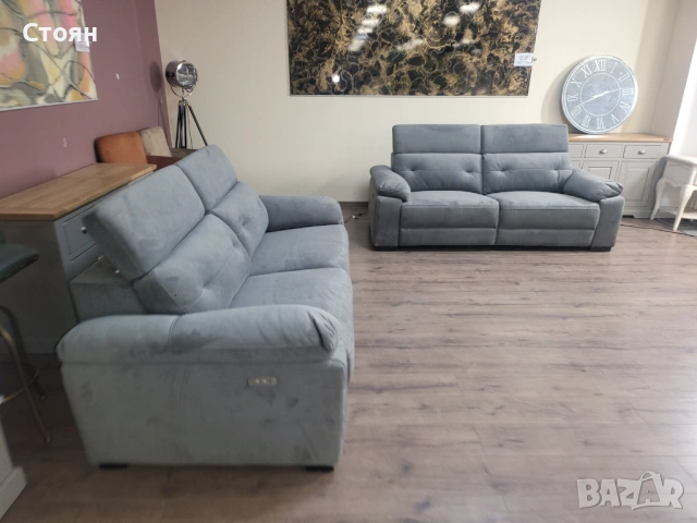 Сив комплект дивани от плат две тройки с ел релакс механизъм, снимка 3 - Дивани и мека мебел - 53740006