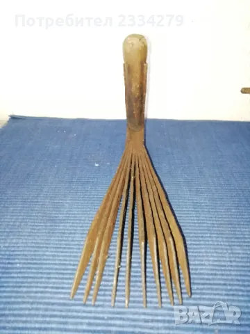 Стари занаятчийски инструменти: метално ренде, чукчета, гребен за тъкане и други. , снимка 7 - Антикварни и старинни предмети - 47388359