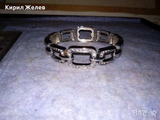 СРЕБРИСТА АЖУРНА МОДНА - АРТ ГРИВНА с БЛЕСТЯЩИ ФАСЕТИРАНИ КРИСТАЛИ 21262, снимка 12 - Гривни - 41148277