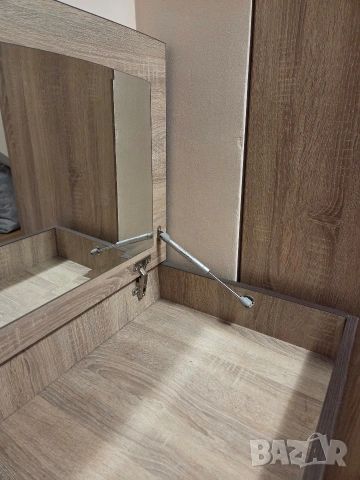 Скрин с огледало и 3 чекмеджета. Тоалетка, снимка 4 - Скринове - 53792035