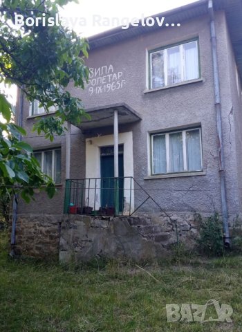 Къща с огромен двор на 50км от София, снимка 1 - Вили - 42102577