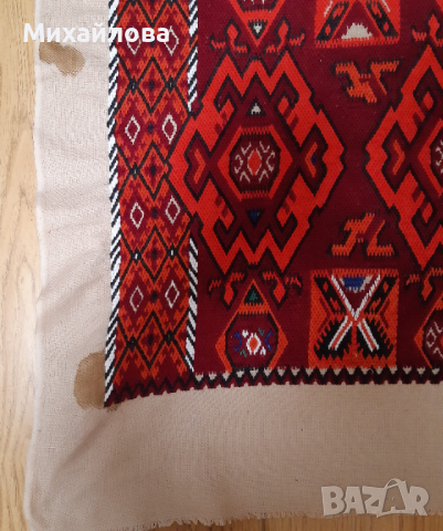 Ръчно бродирана възглавница, снимка 2 - Декорация за дома - 44621736