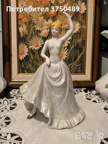 Фигурка на танцуващо момиче