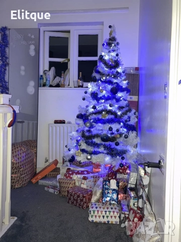 Коледна Снежно бяла или зелена елха с шишарки + пласмасова стойка  ТОП ПРЕДЛОЖЕНИЕ