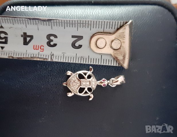 Продавам сребърна висулка костенурка. 