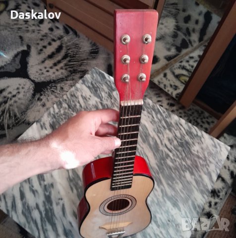 Продавам малка дървена китара, снимка 3 - Китари - 41182878