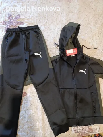 Спортен черен екип Puma Evostripe със зелени странични акценти.