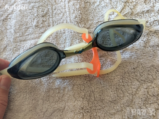 очила за плуване 