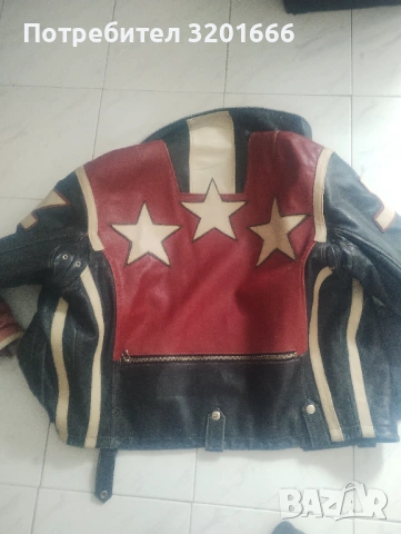 Рокерско яке за моторист тежи 