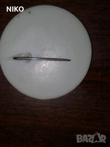 Продавам, Стара значка от Cоца -Активист от ДКМС- , снимка 2 - Други ценни предмети - 41607154