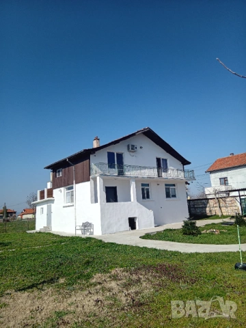 Двуетажна масивна къща 