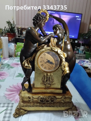 Фигуративен,античен,каминен часовник.