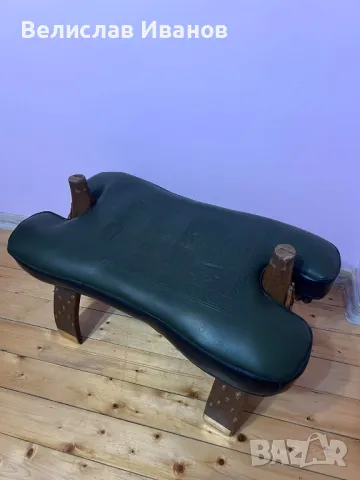 Египетско столче с перфектна кожа. Отлично състояние.