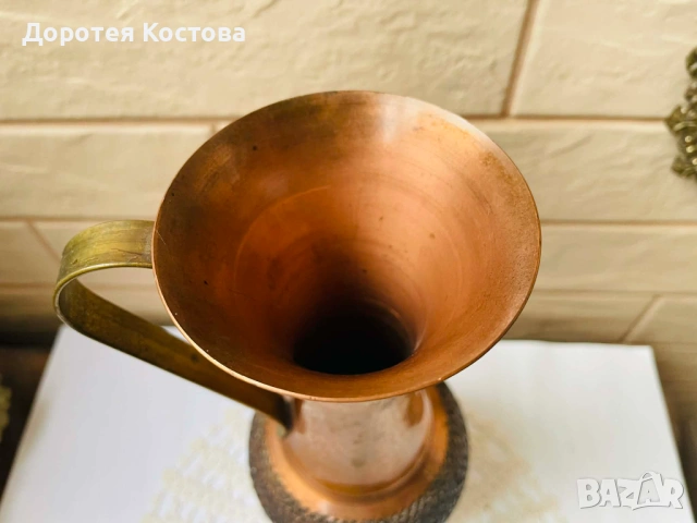 Красива медна ваза от Англия с дръжка от месинг, снимка 7 - Антикварни и старинни предмети - 53568614