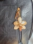 Аксесоар за чанта, ключодържател или каквото решите с естествен цвят на орхидея., снимка 2