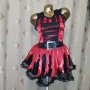 S Карнавална рокля в черно и червено 