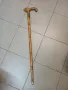 Дървен бастун ,дърворезба в горния край глава на животно 82 см дължина., снимка 1
